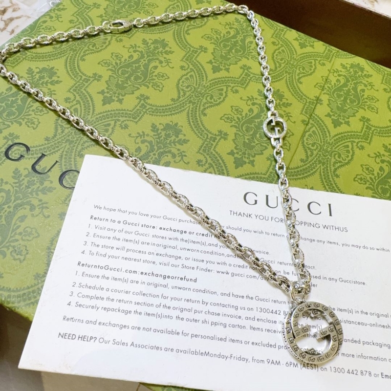 G*u*i necklaces